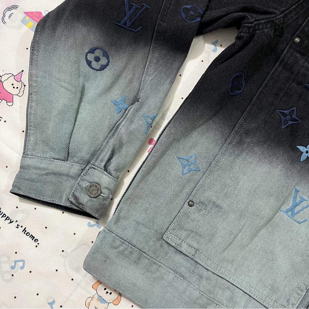Louis Vuitton 24SS Collection Gradient Monogram
Denim Jacket - Picture 4 of 11
